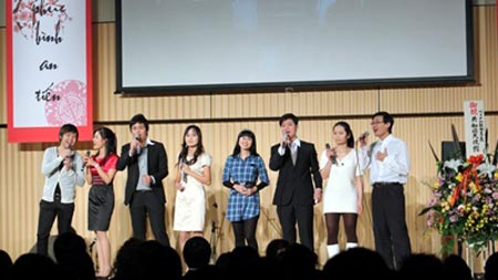 ประชาชนเวียดนามที่อาศัยและทำงานในต่างประเทศได้จัดกิจกรรมฉลองปีใหม่อย่างคึกคัก